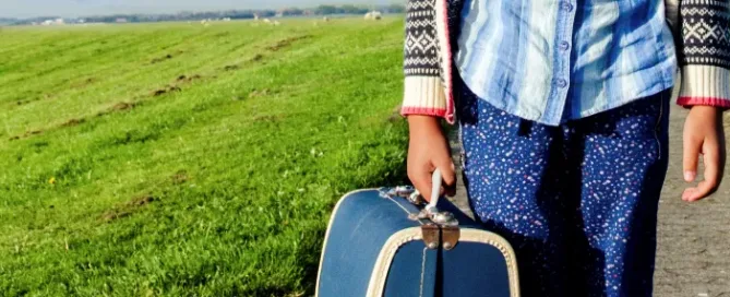 Girl-with-suitcase (2)